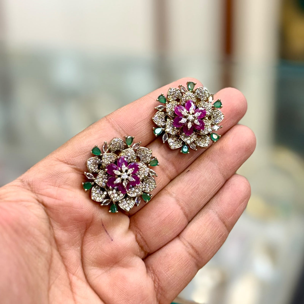 MULTICOLOR AD STUDS