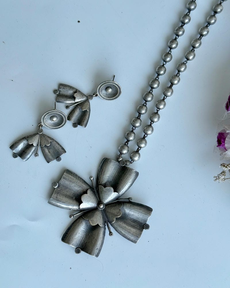 VEDIKA LONG NECKLACE SET
