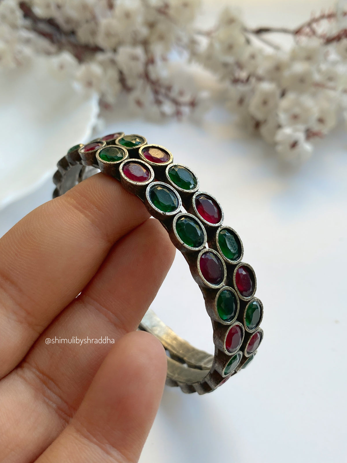 SIDDHIKA STONE SILVERLOOKALIKE BANGLE