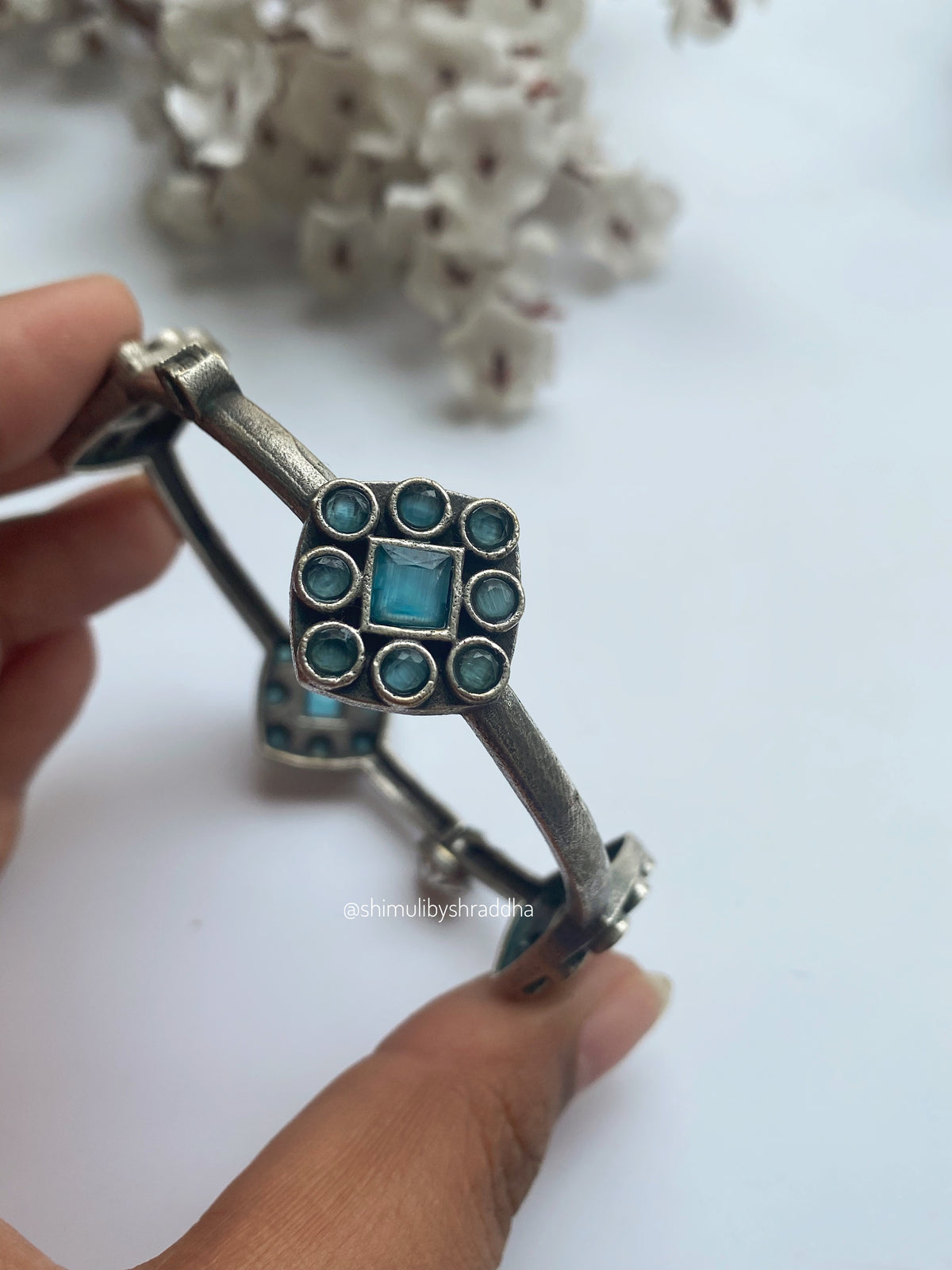 AANIKA STONE BANGLE