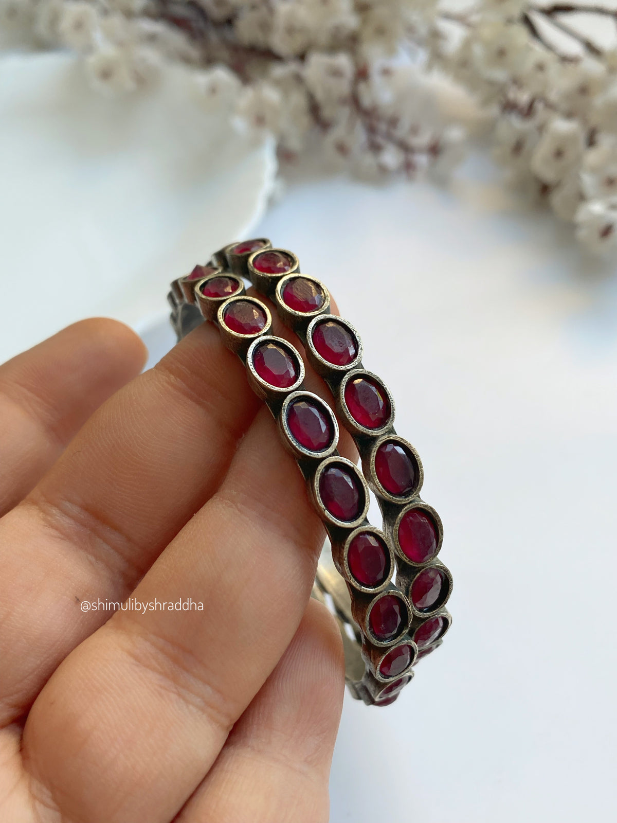 SIDDHIKA STONE SILVERLOOKALIKE BANGLE