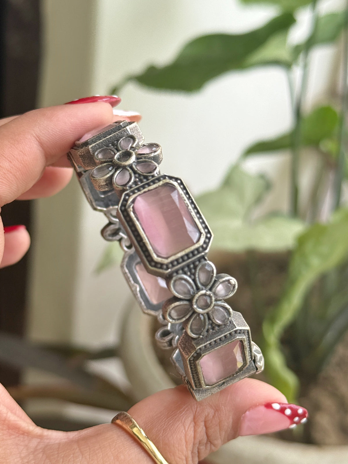 DHANVI STONE BANGLE
