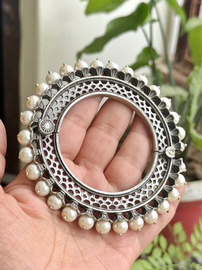 FARAH PEARL BANGLE