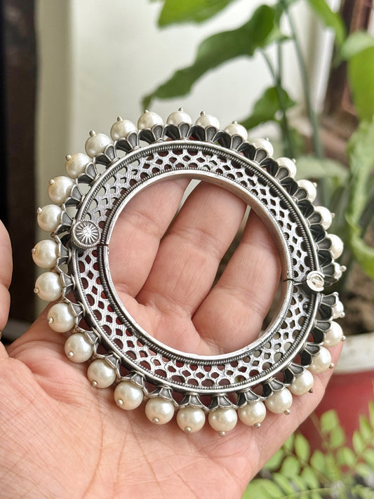 FARAH PEARL BANGLE