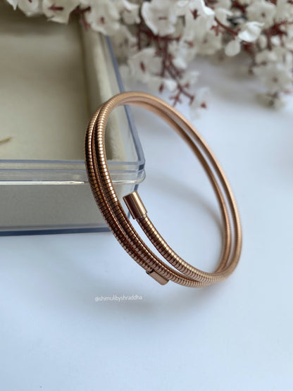 SLEEK SPIRAL BRACELET