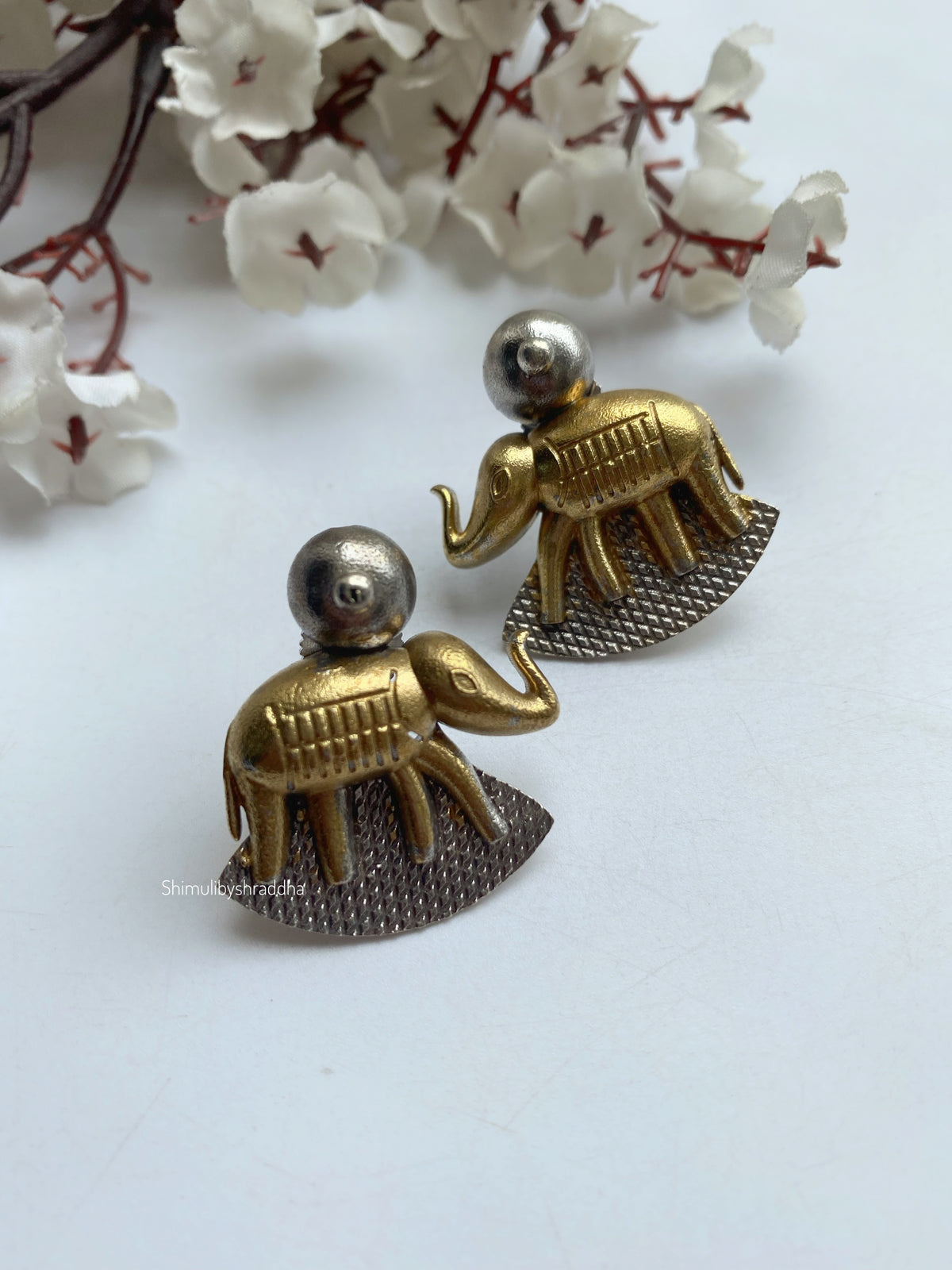 ERAVAT DUAL TONE STUD EARRINGS