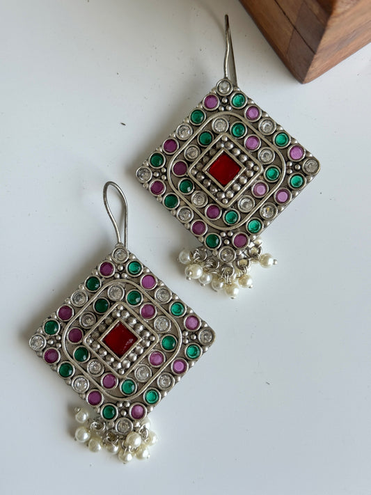MAHIRA HOOK EARRINGS