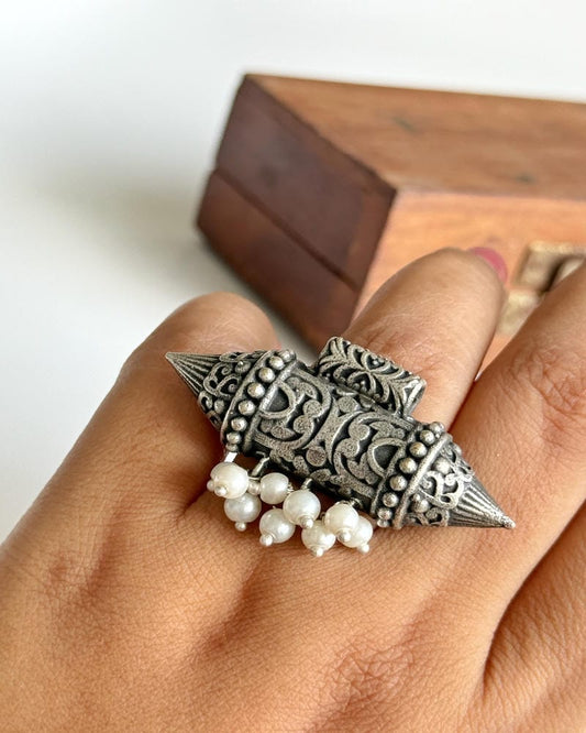 PEARL SILVERLOOKALIKE ADJUSTABLE RING