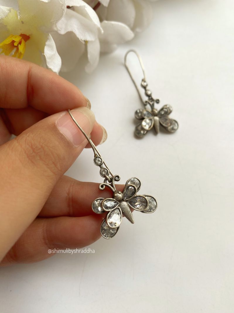 IRSHITA HOOK EARRINGS
