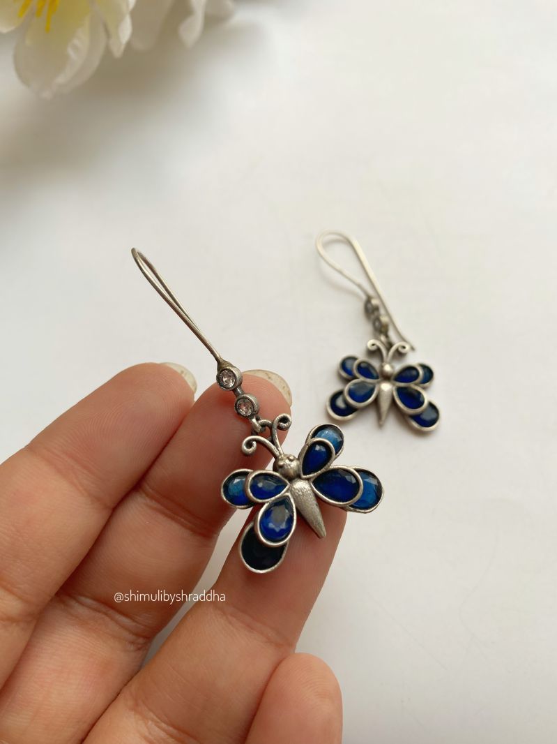 IRSHITA HOOK EARRINGS