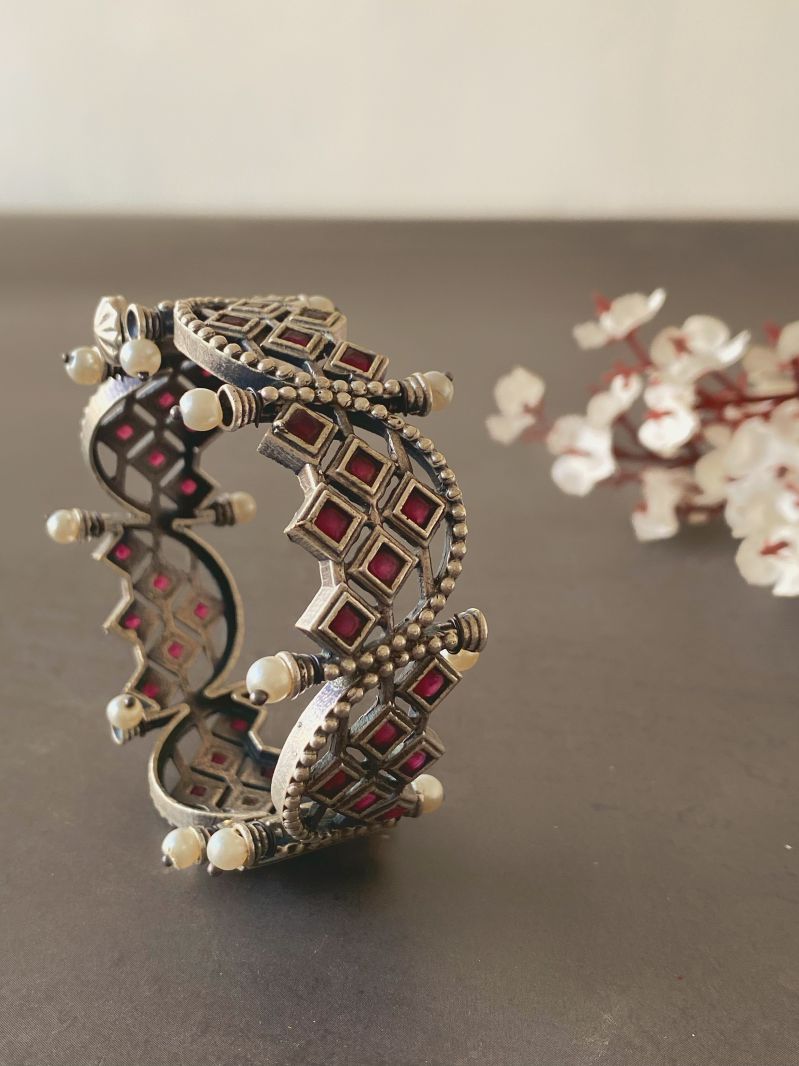 TANVI STONE BANGLE