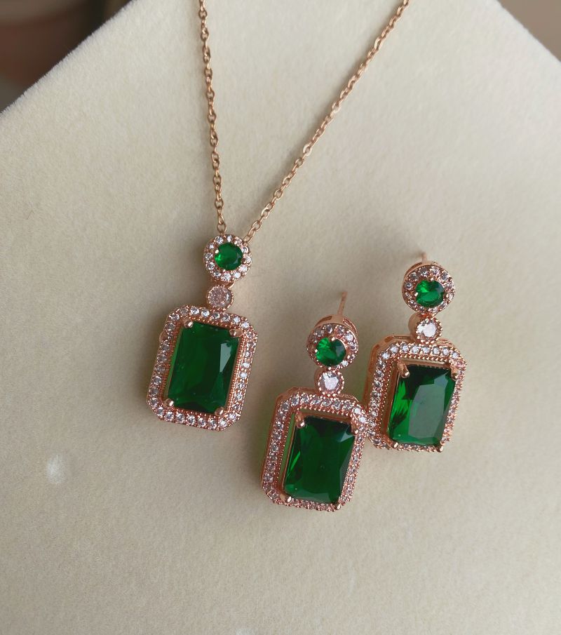 AALIYAH NECKLACE SET