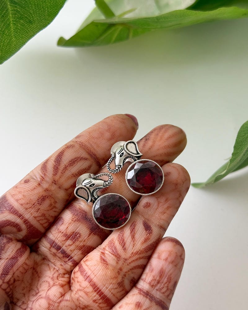NEENA STUDS