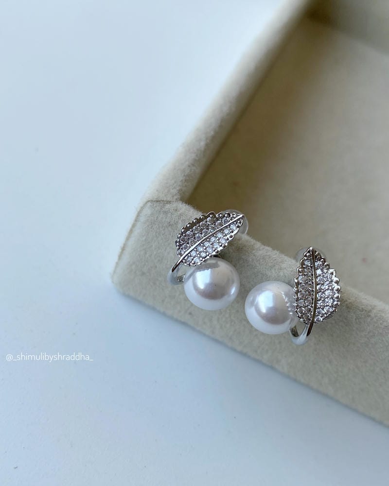 DELLA STUD EARRINGS