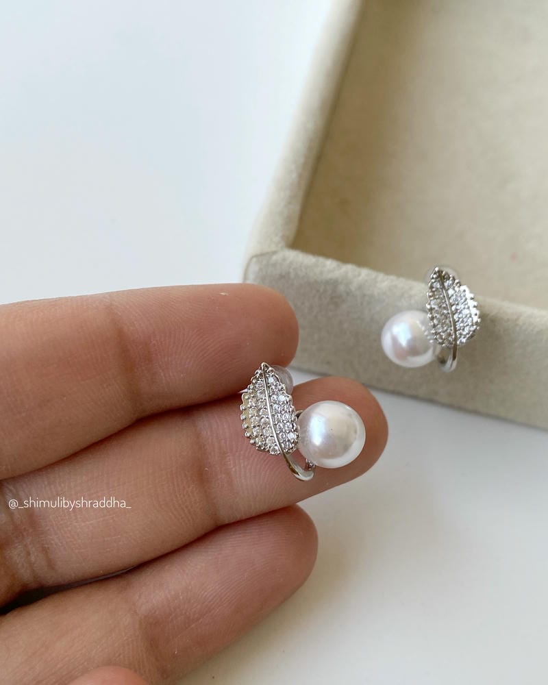 DELLA STUD EARRINGS