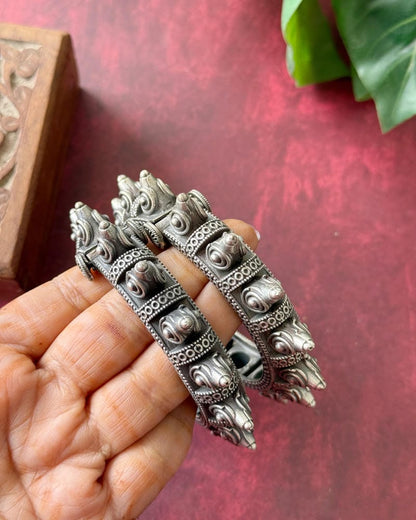 YASHVI OPENABLE BANGLE