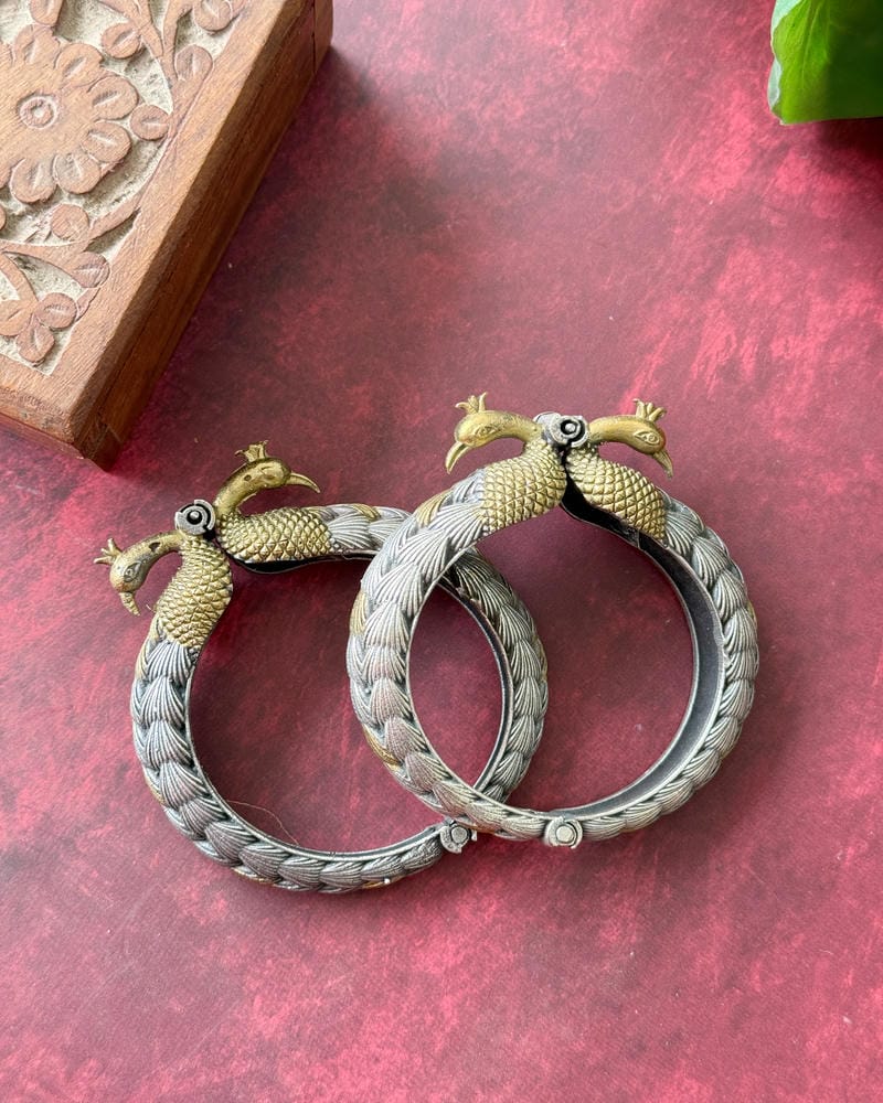 ANJALI DUAL TONE OPENABLE BANGLE