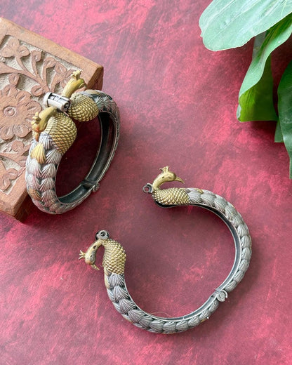 ANJALI DUAL TONE OPENABLE BANGLE