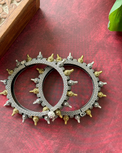 YASHVI DUAL TONE OPENABLE BANGLE