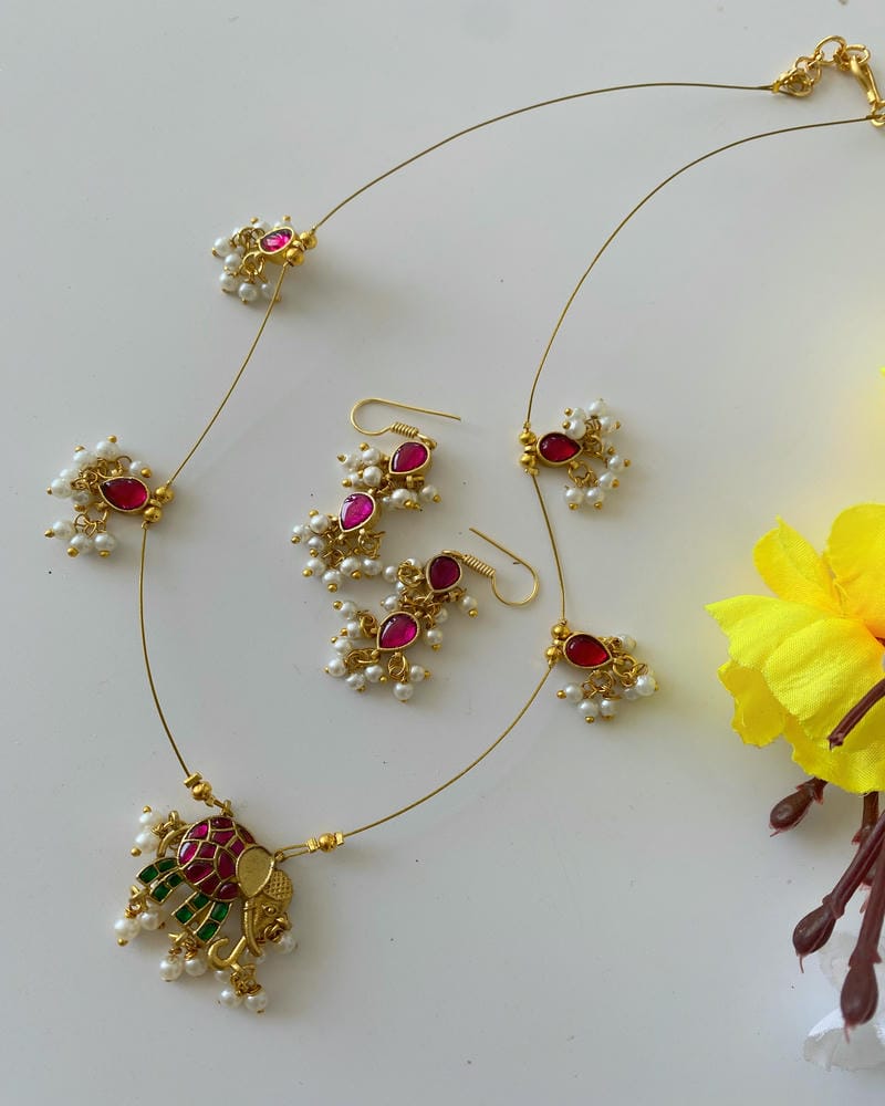 INVISIBLE CHAIN NECKLACE SET