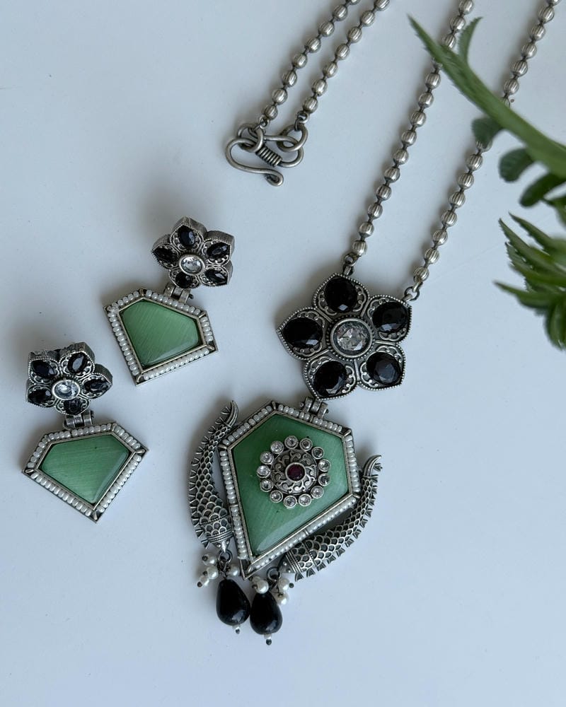 ISHITA NECKLACE SET