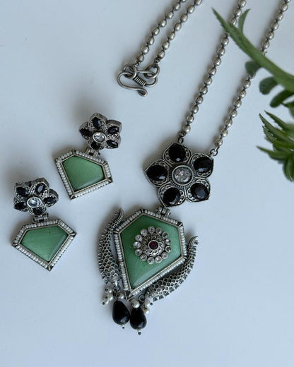 ISHITA NECKLACE SET