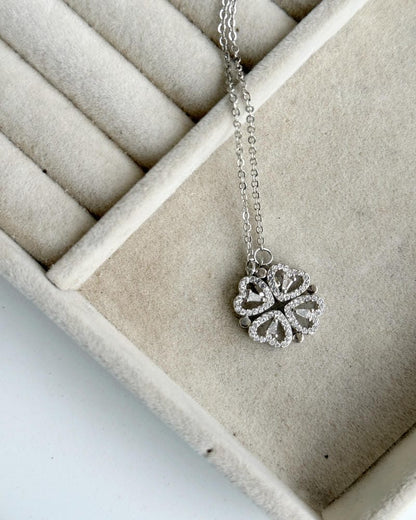 JASMINE MAGNETIC HEART CHAIN