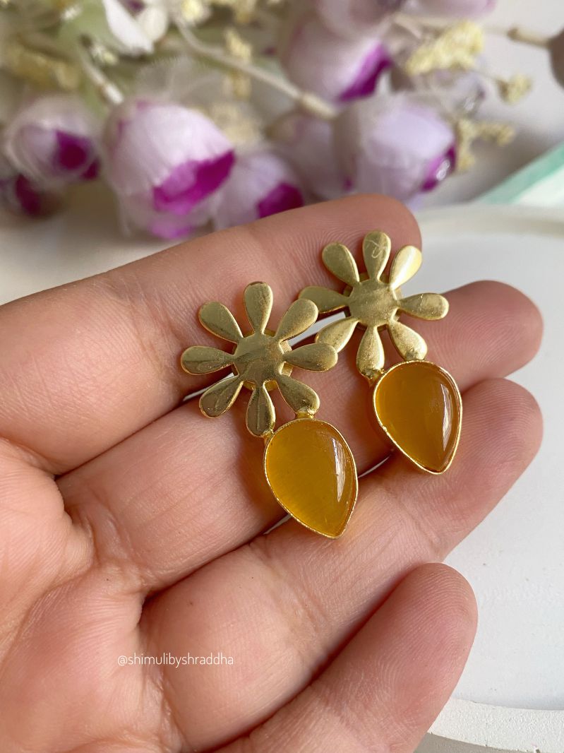 BRASS FLOWER STUDS